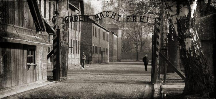 Auschwitz gate 