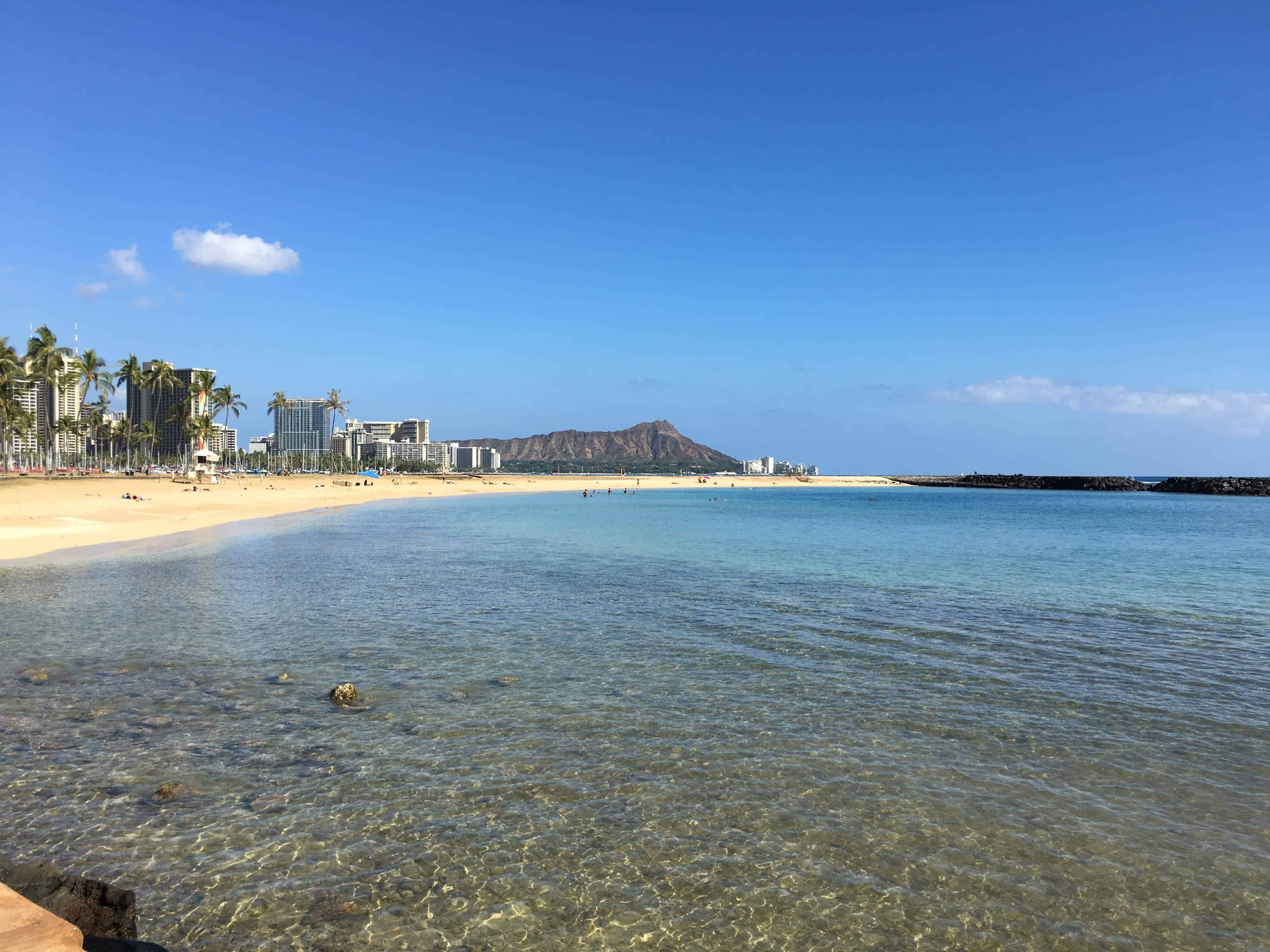 Diamond Head mountain and Waikiki beach (photo: alemus, Pixabay)