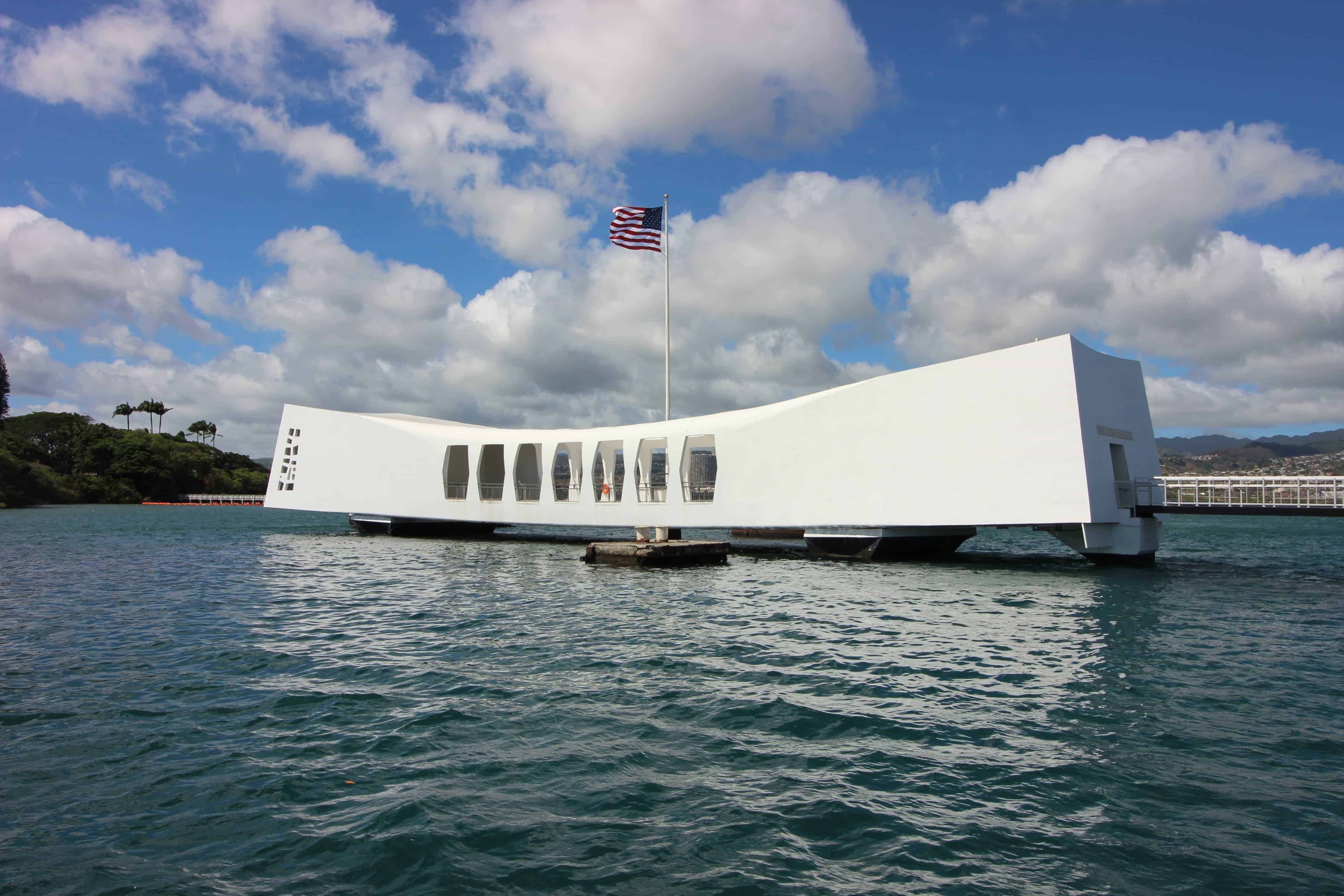 Consider a visit to the USS Arizona Memorial at Pearl Harbor when planning for Hawaii on a budget (photo: drewga, Pixabay)