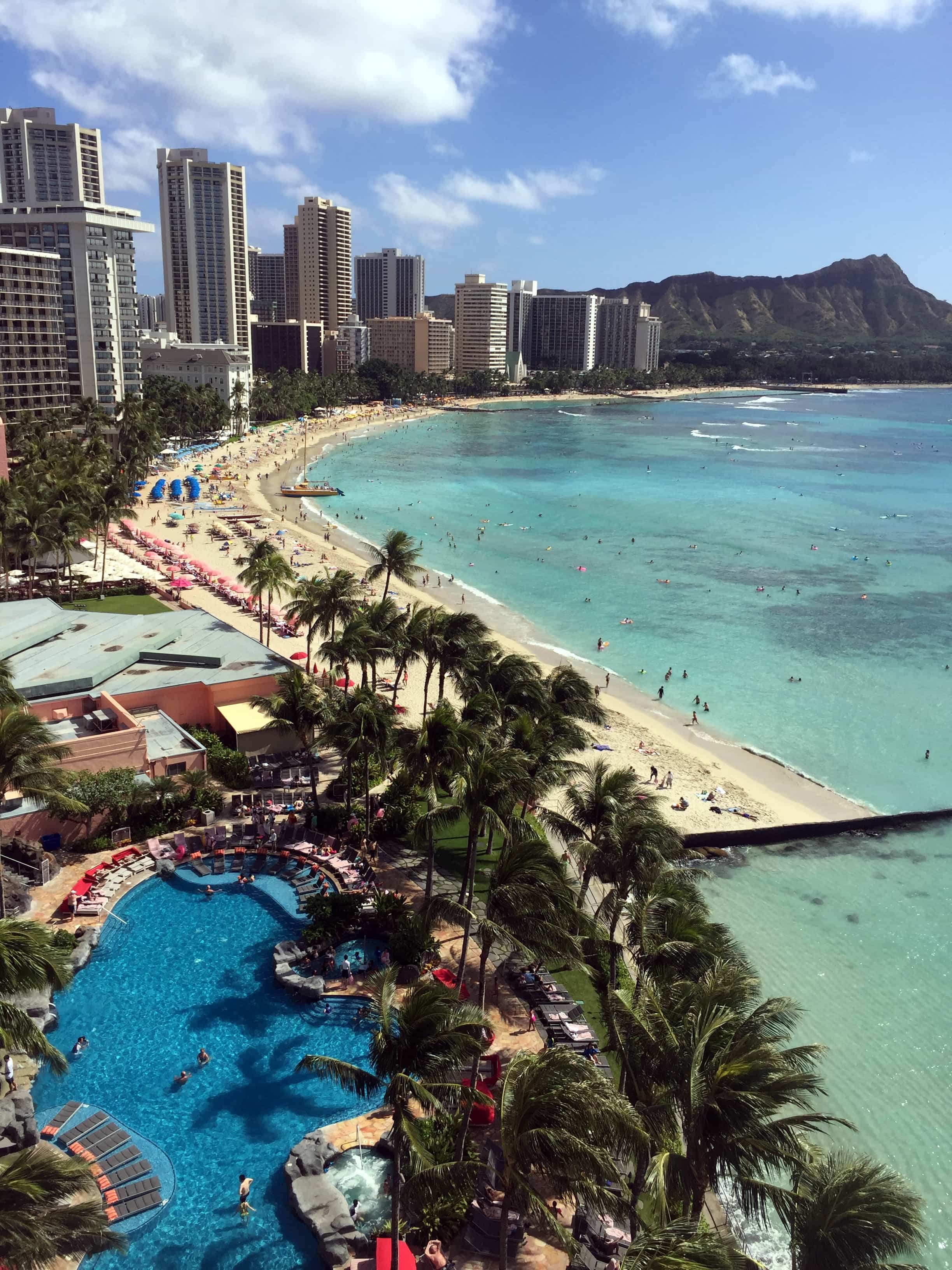 Waikiki Beach is a good place to stay when planning for Hawaii on a budget (photo: yestoforever, Pixabay)