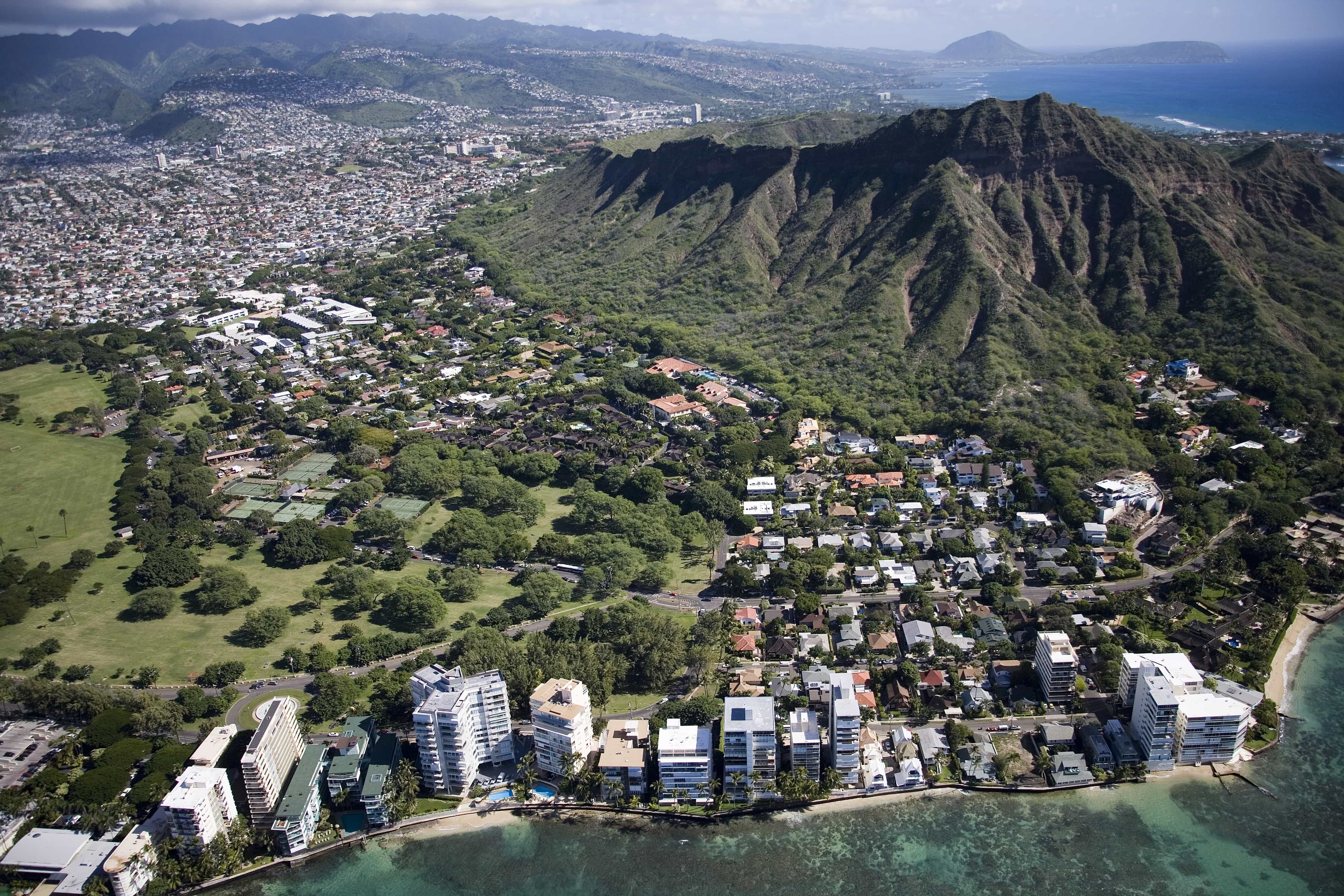 Waikiki Beach (photo: skeeze, Pixabay)