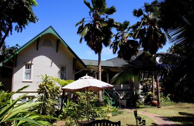 Historical Relaxation at The Old Wailuku Inn - Go Backpacking 