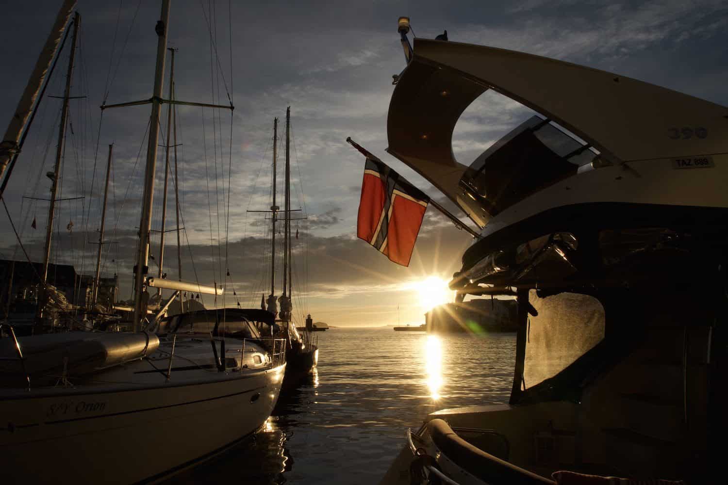 Sunset in Alesund (photo: Wandertooth.com, used with permission.)