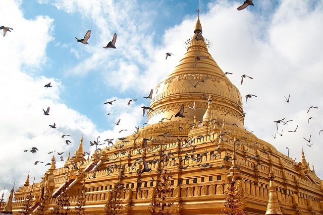 Shwezigon pagoda, Bagan