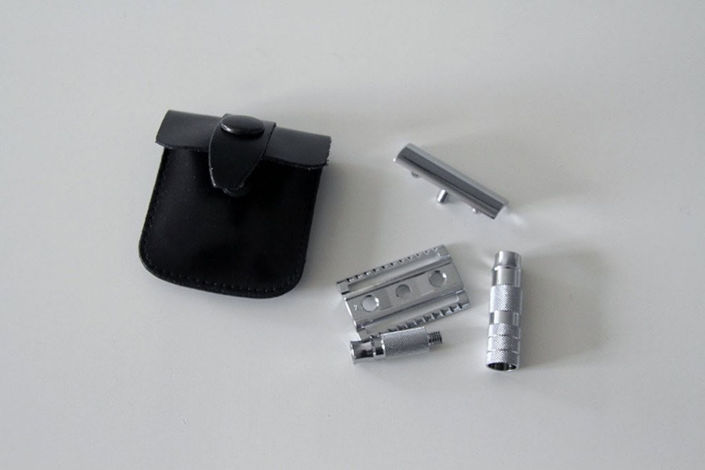 A tiny travel razor