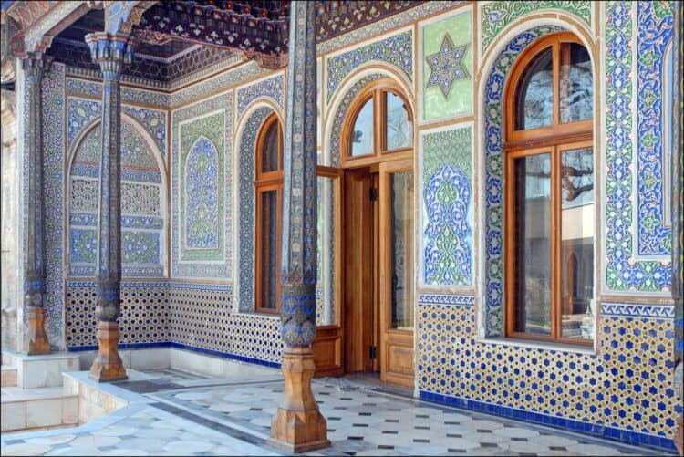 Museum in Uzbekistan (photo: Jean-Pierre Dalbéra)
