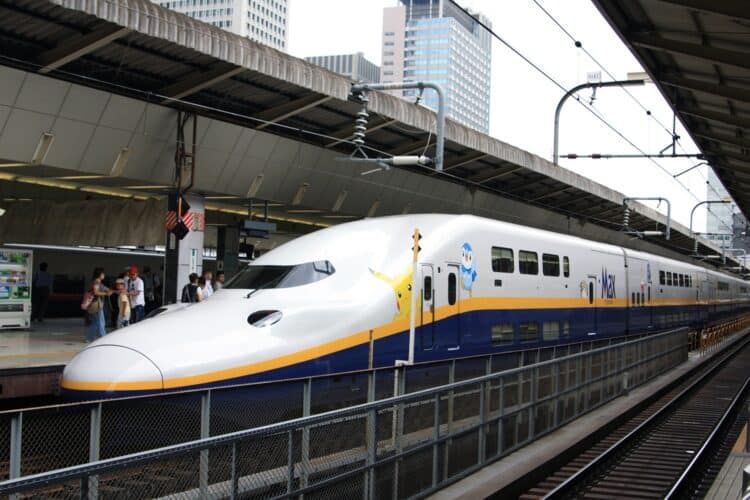 The Shinkansen in Japan (Credit: FuFu Wolf)