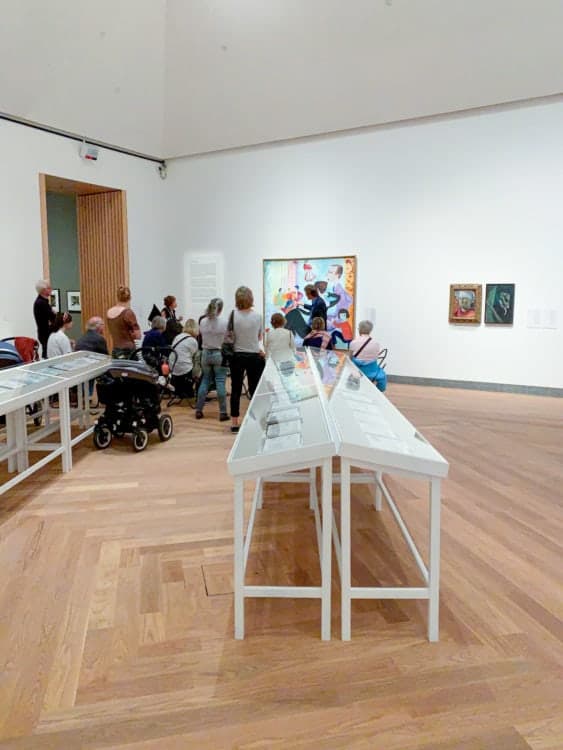 Guided tour at the Modern Art Museum