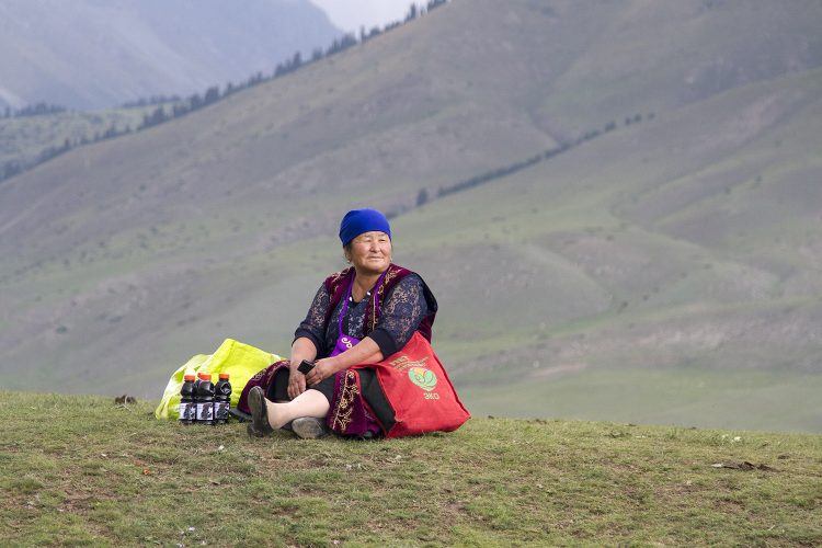 Kyrgyz woman A Kyrgyz lady at Kyrchyn.