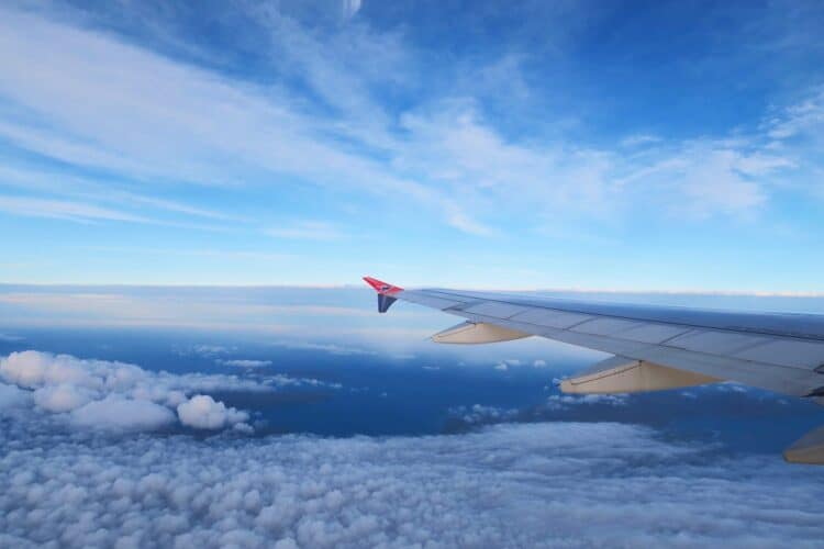 Sick of getting dry skin or acne after flying? It's important to spend some time on your skin when flying long haul. Here are a few tips.