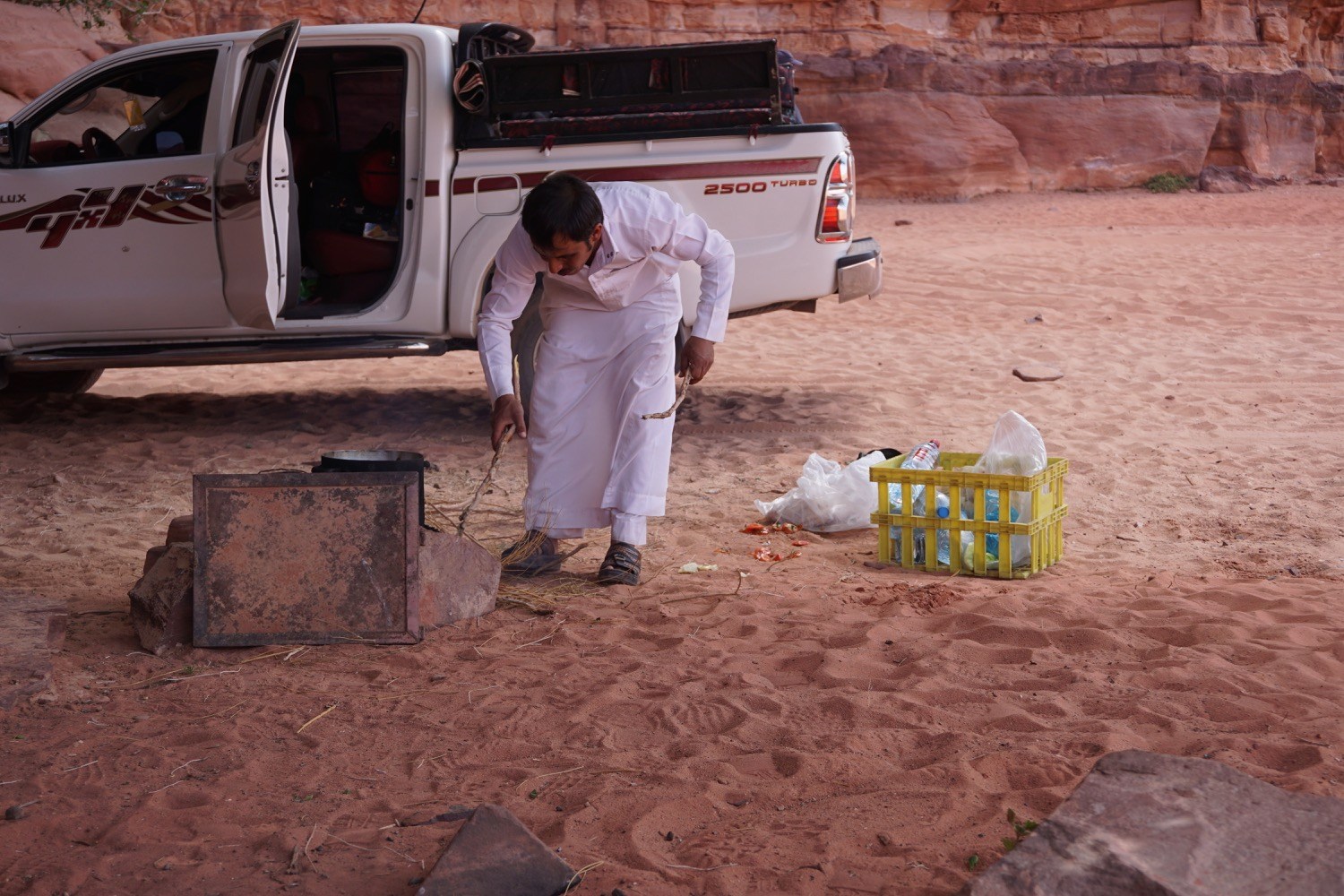 Cooking lunch in Wadi Rum