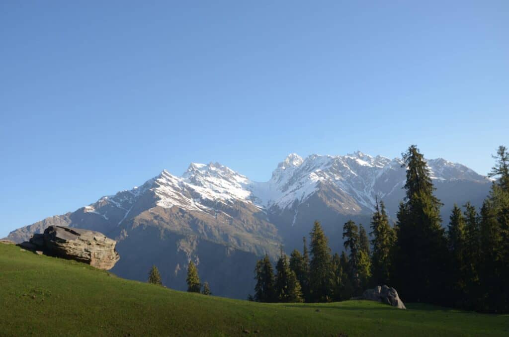 Mountain views on the Kheerganga trek in northern India