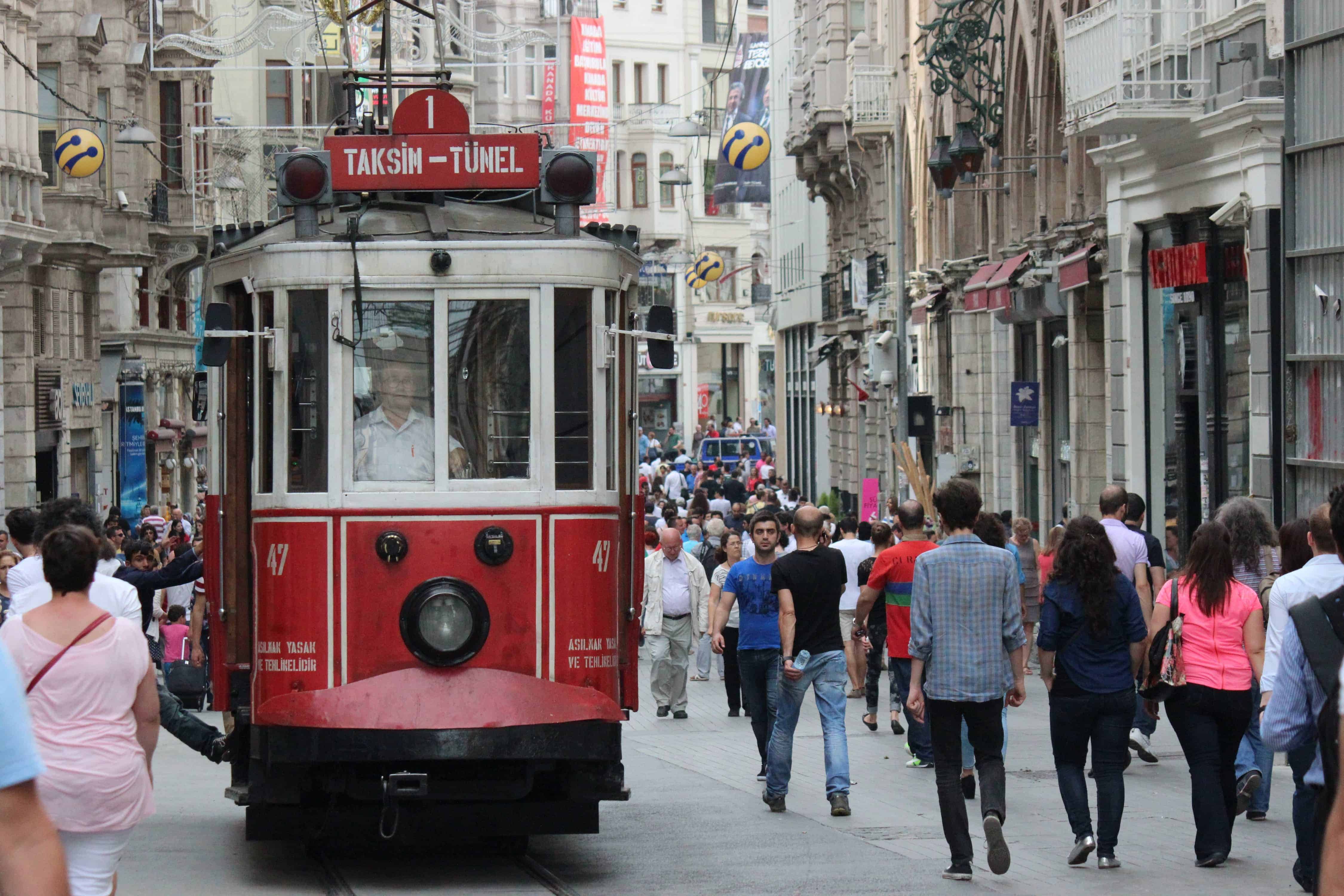 Istiklal Avenue - Istanbul (photo: Samuele Schirò from Pixabay)