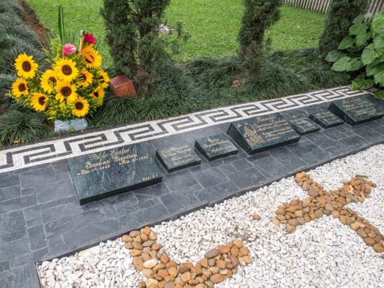 Pablo Escobar grave