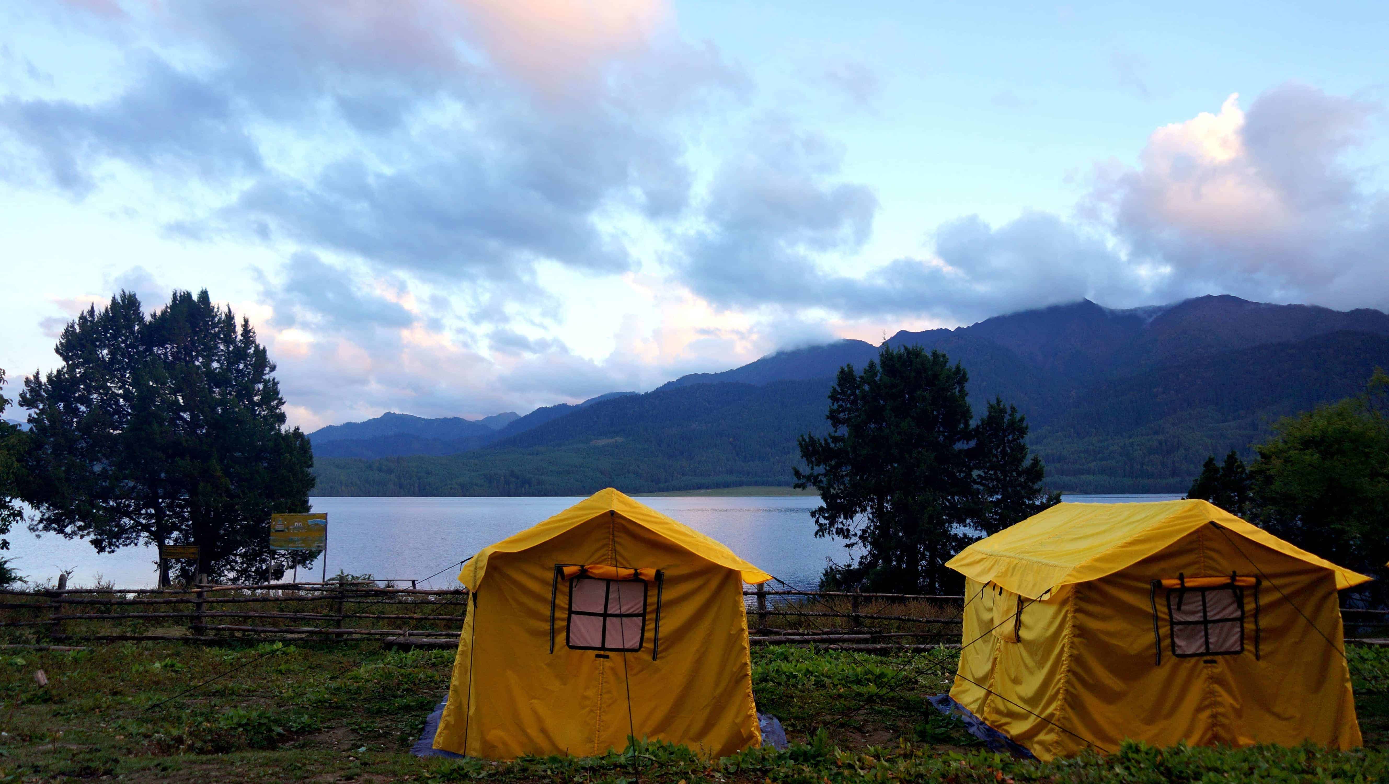 Rara Lake, Nepal (photo: Sudarshan Khatiwada via Pixabay).