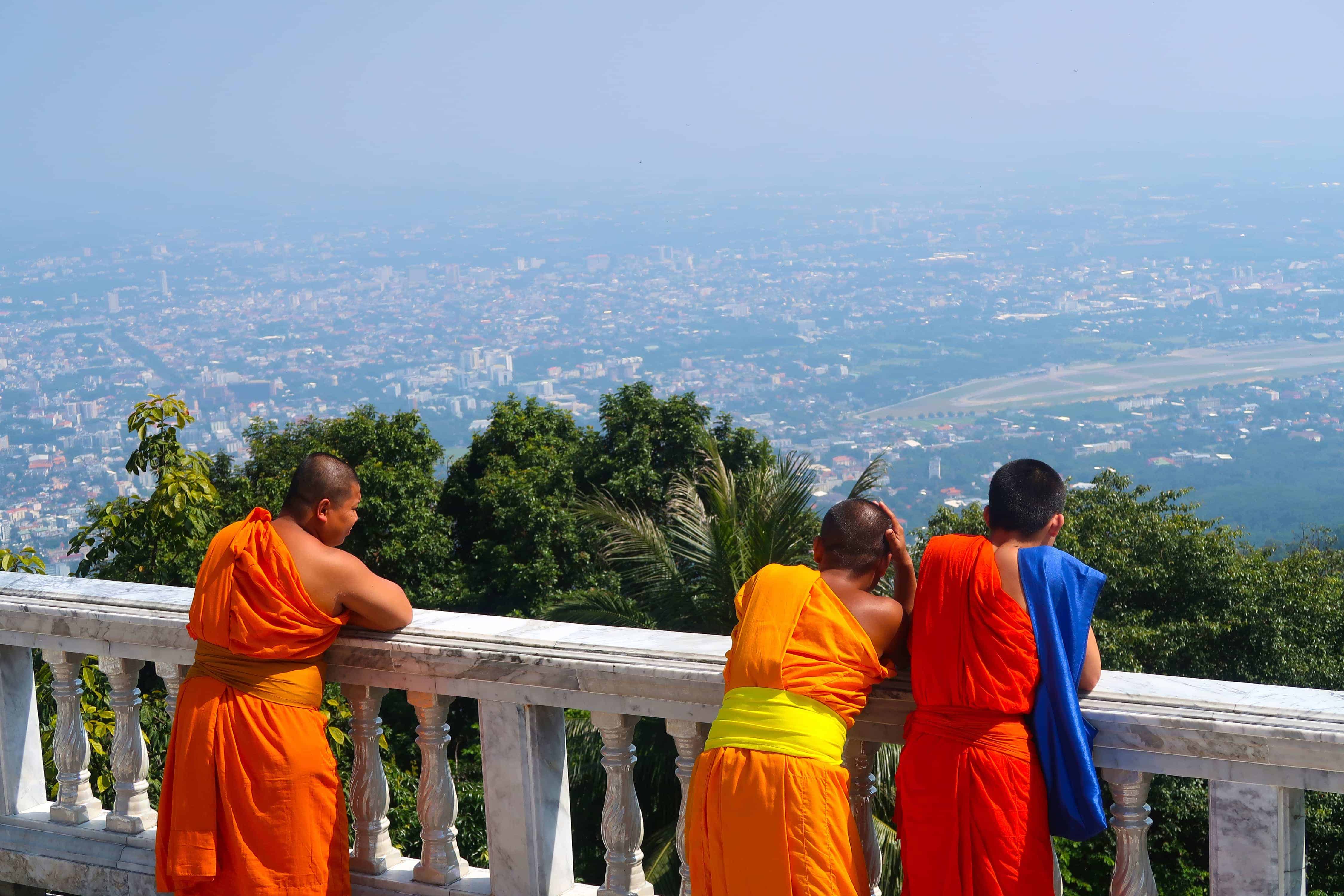 Buddhist monks discuss the best hostels in Chiang Mai, Thailand (photo: Faris Ben Saad, Pixabay)