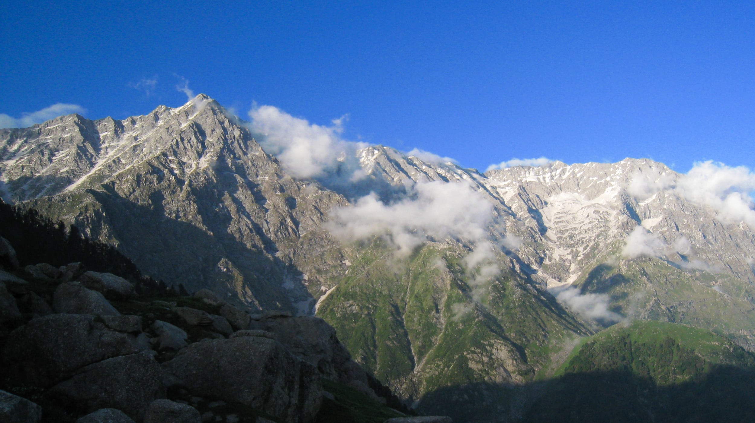 Indrahar Pass (left of the peak) in northern India
