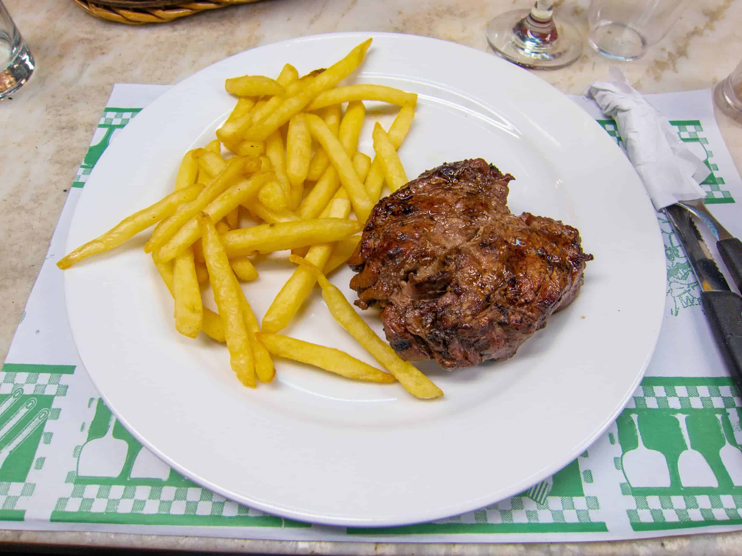 Petite filet mignon with fries at Mercado del Puerto