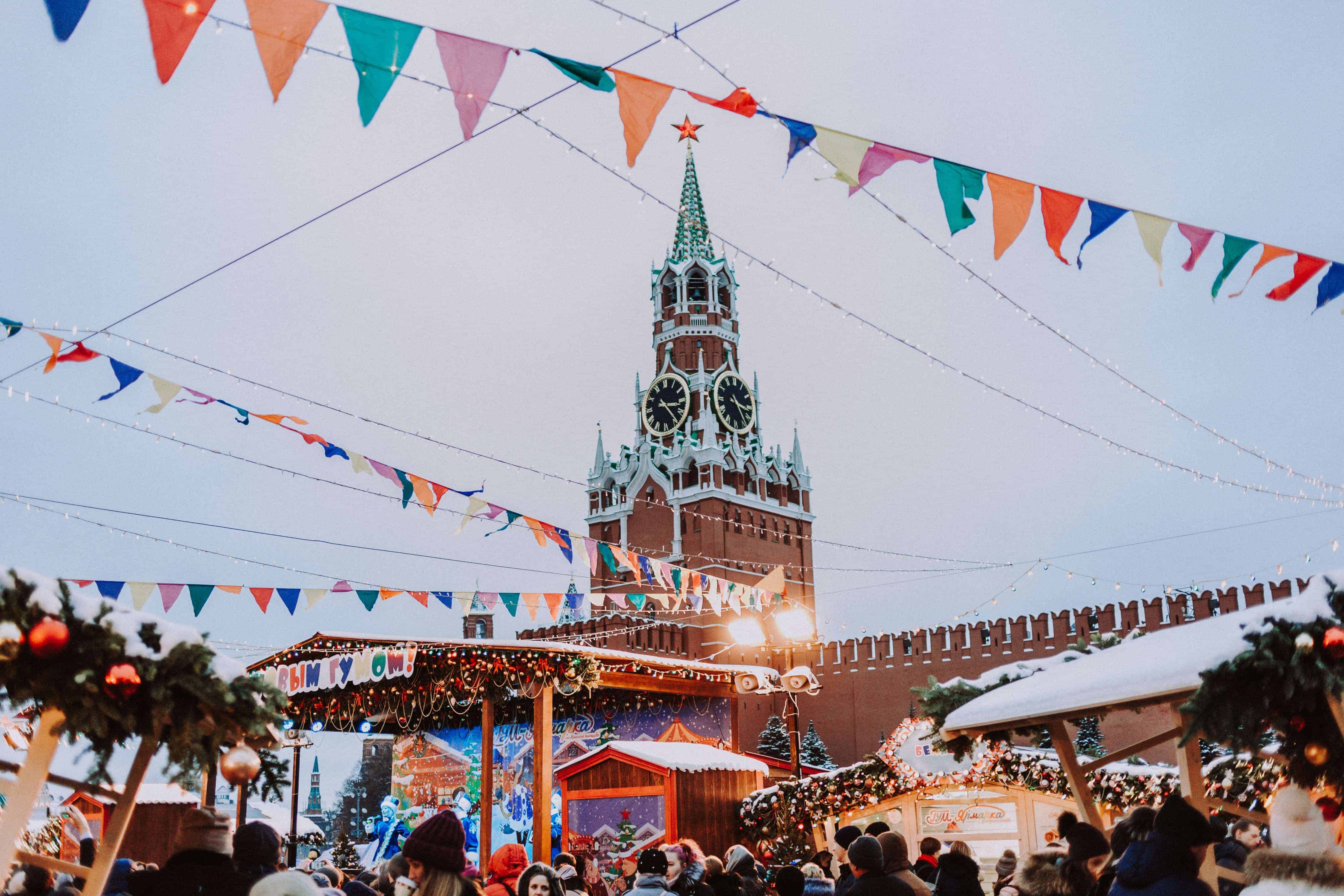 Visiting the Christmas market at The Kremlin is a popular winter travel experience in Russia (photo: Marina Stroganova, Pixabay).