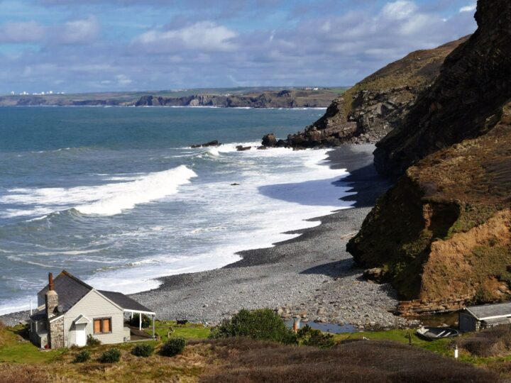 Coast of Cornwall, England (photo: InspiredImages, Pixabay)