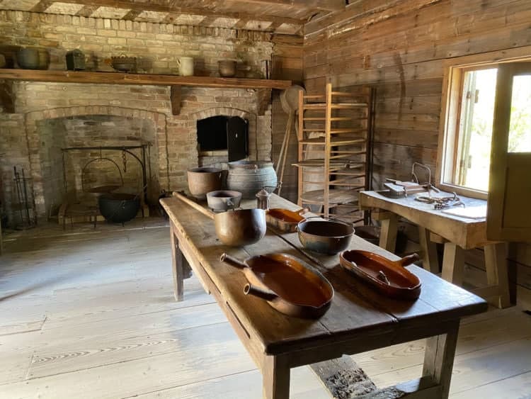 Slave kitchen