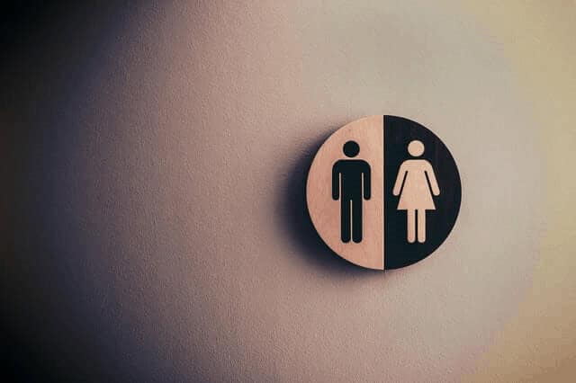 Male/female bathroom sign (photo: Tim Mossholder, Pexels.com)