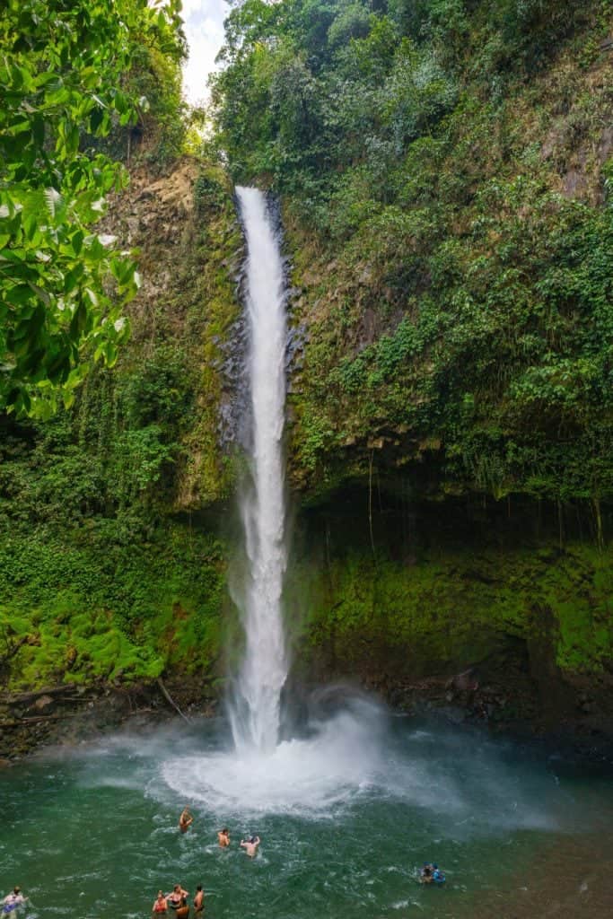 Waterfall in Costa Rica (photo: Frank Ravizza, Pixabay)