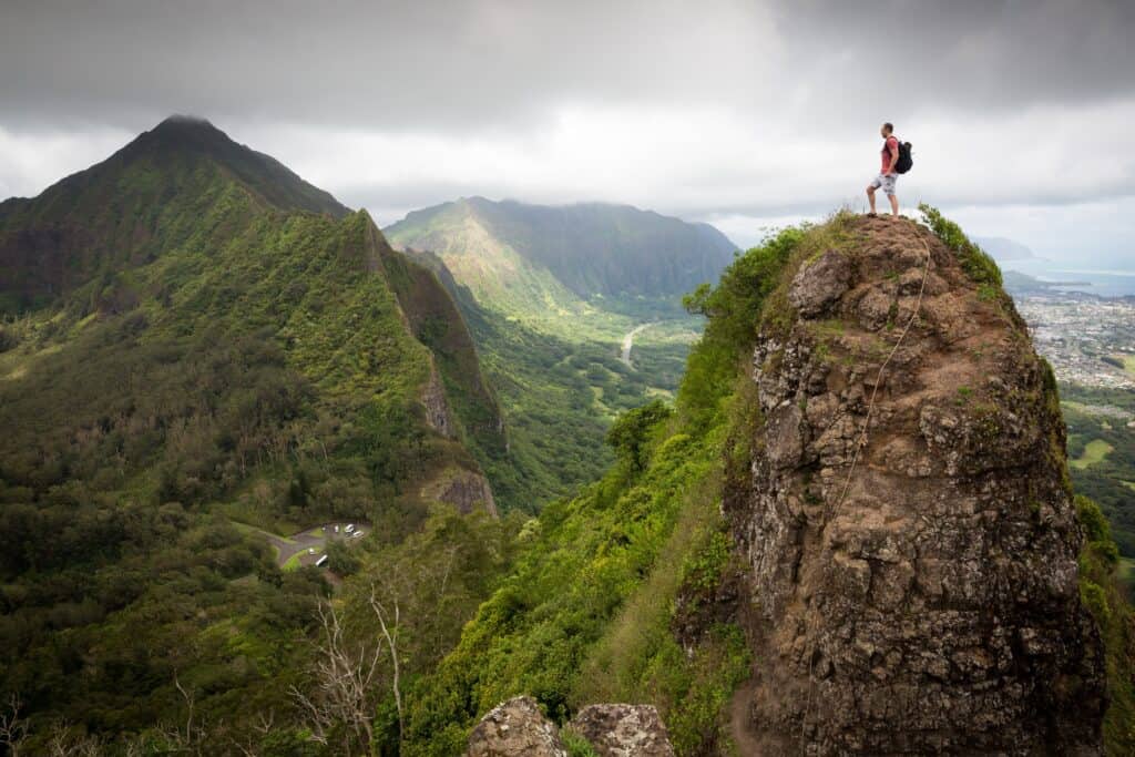 A hiker takes in the view (photo: Pexels, Pixabay)