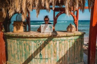 Working at the beach (photo: Peggy Anke)