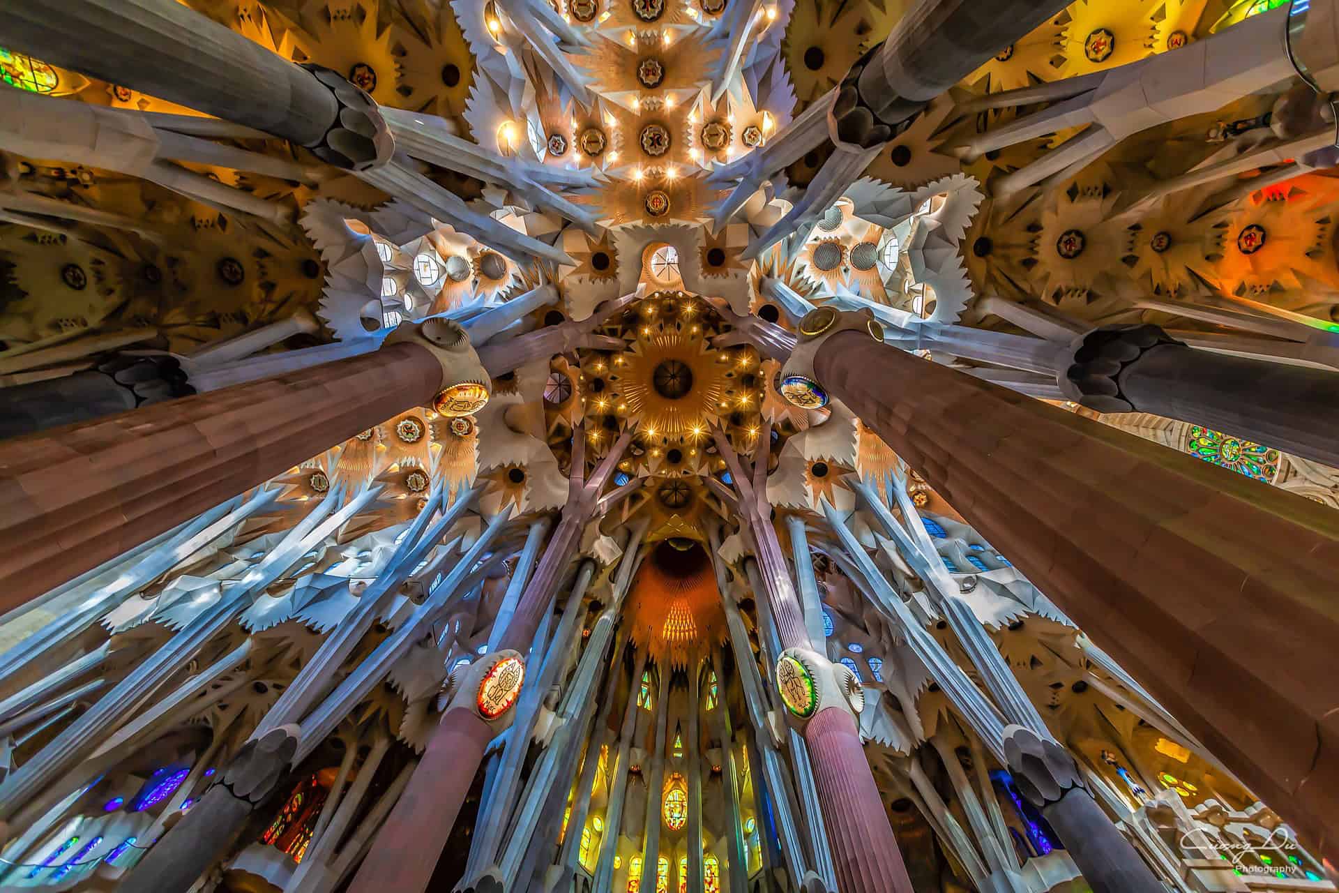 The ceiling of La Sagrada Familia in Barcelona (photo: CD_Photosaddict, Pixabay)