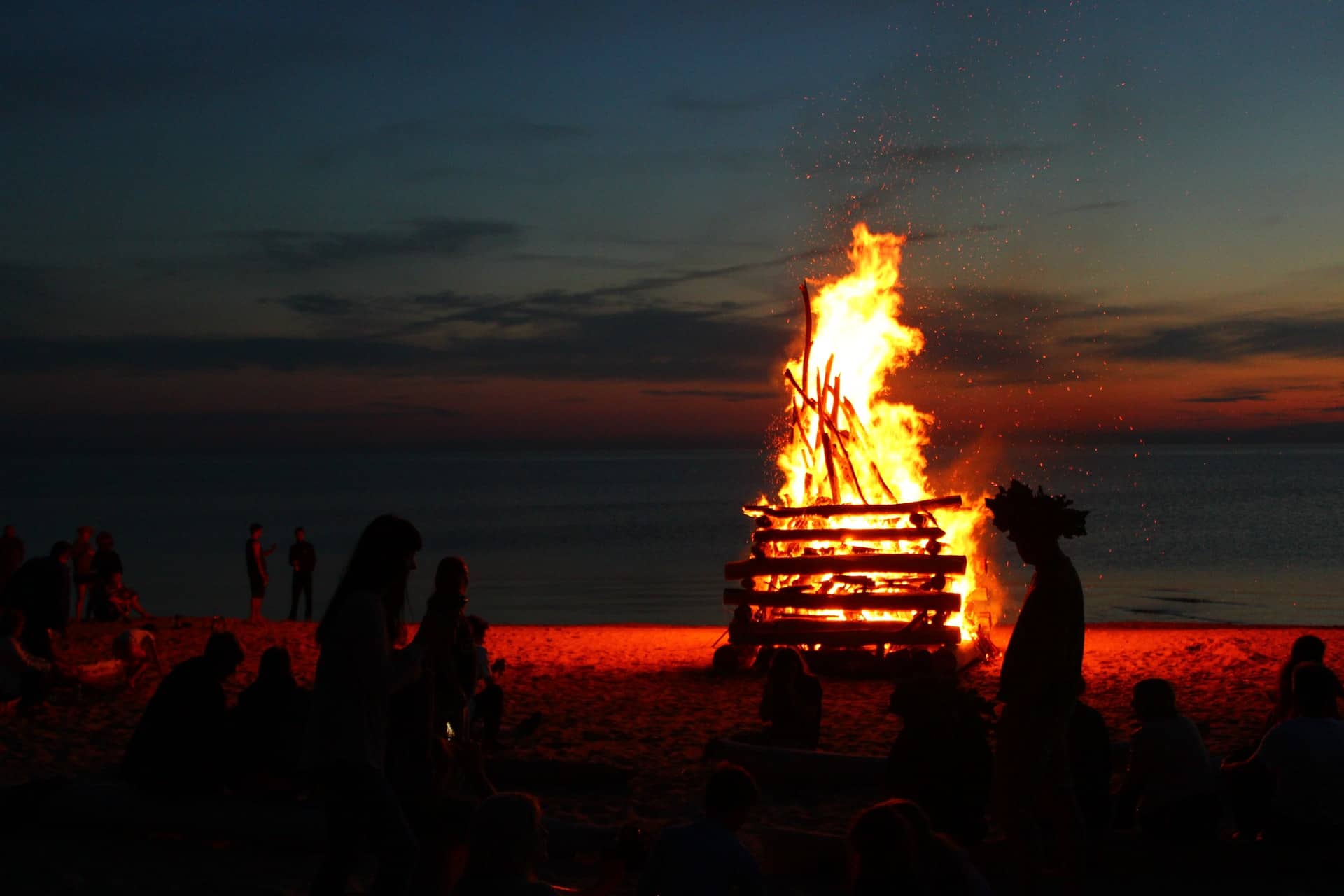 Beach bonfire (photo: Lasma Artmane)