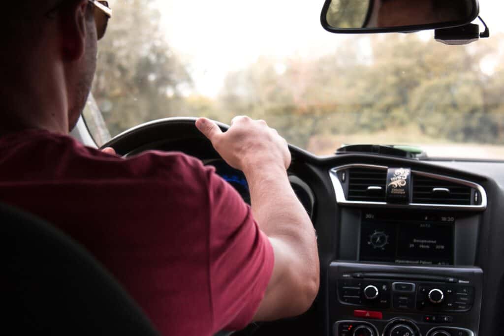 Man driving (photo: Andy Art)