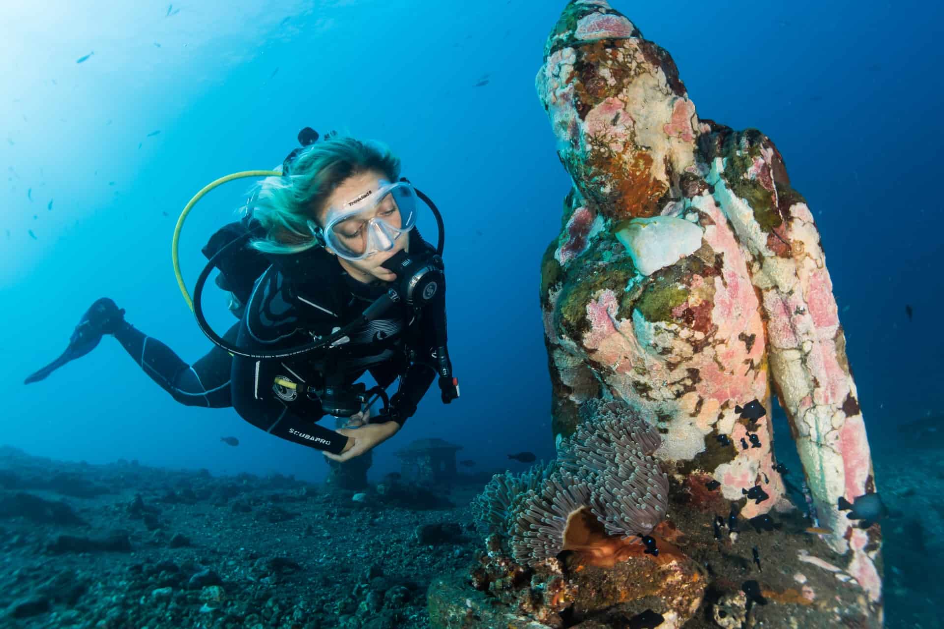 Diving in Bali (photo: Sebastian Pena Lambarri)