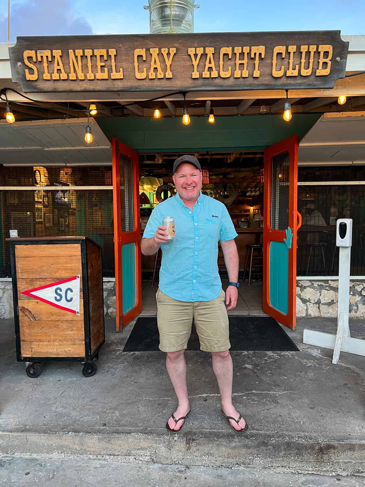 Drinking Rip Tyd, a Bahamian craft beer at the Staniel Cay Yacht Club (photo: Kelly Lemons)