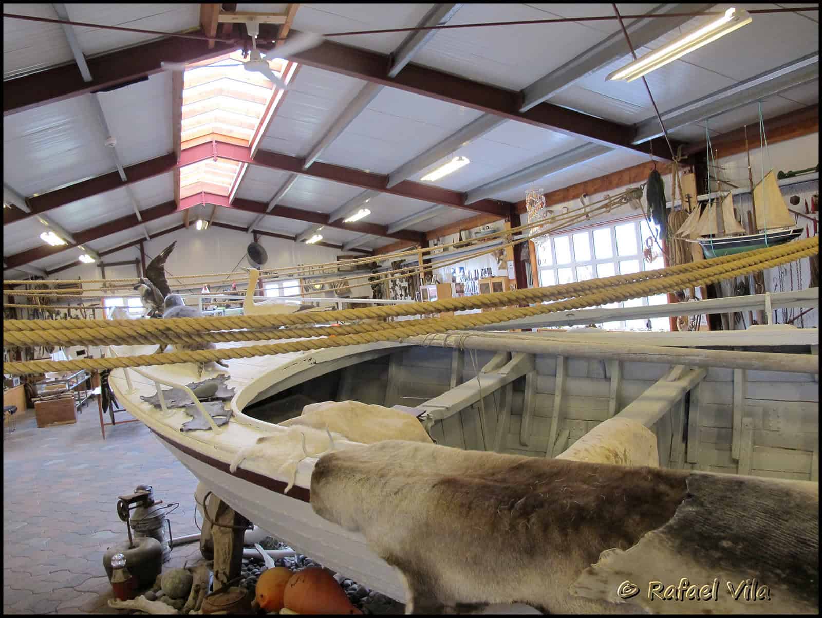 Boat used for shark fishing (photo: Rafael Vila)
