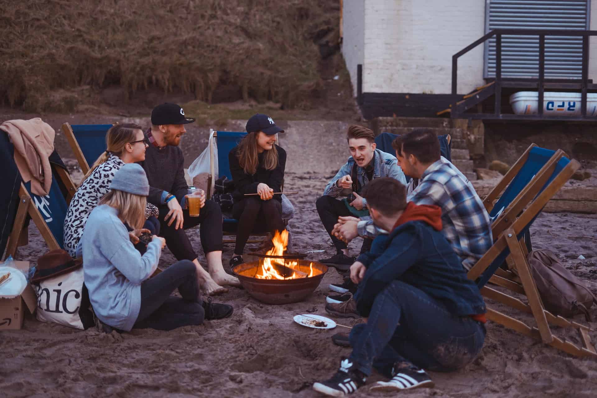 Friends enjoying a fire on the beach in the UK (photo: Teo Heftiba)