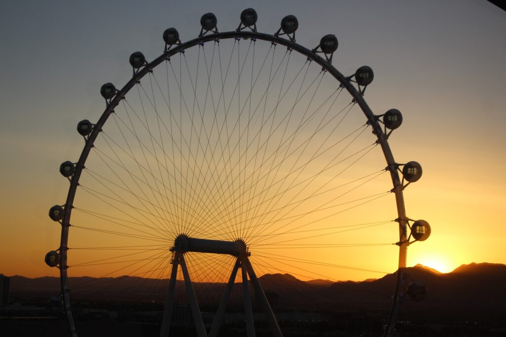 Las Vegas' High Roller Ferris wheel at sunset (photo: Kedar Gadge)