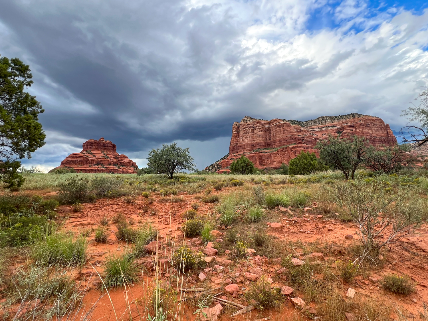 Bell Rock (left) and Courthouse Butte