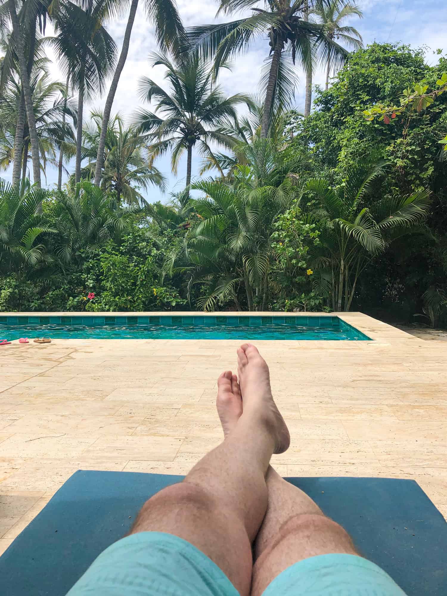 A digital nomad lounging by the pool at Cayena Beach Villa on Colombia's Caribbean coast (photo: Dave Lee)