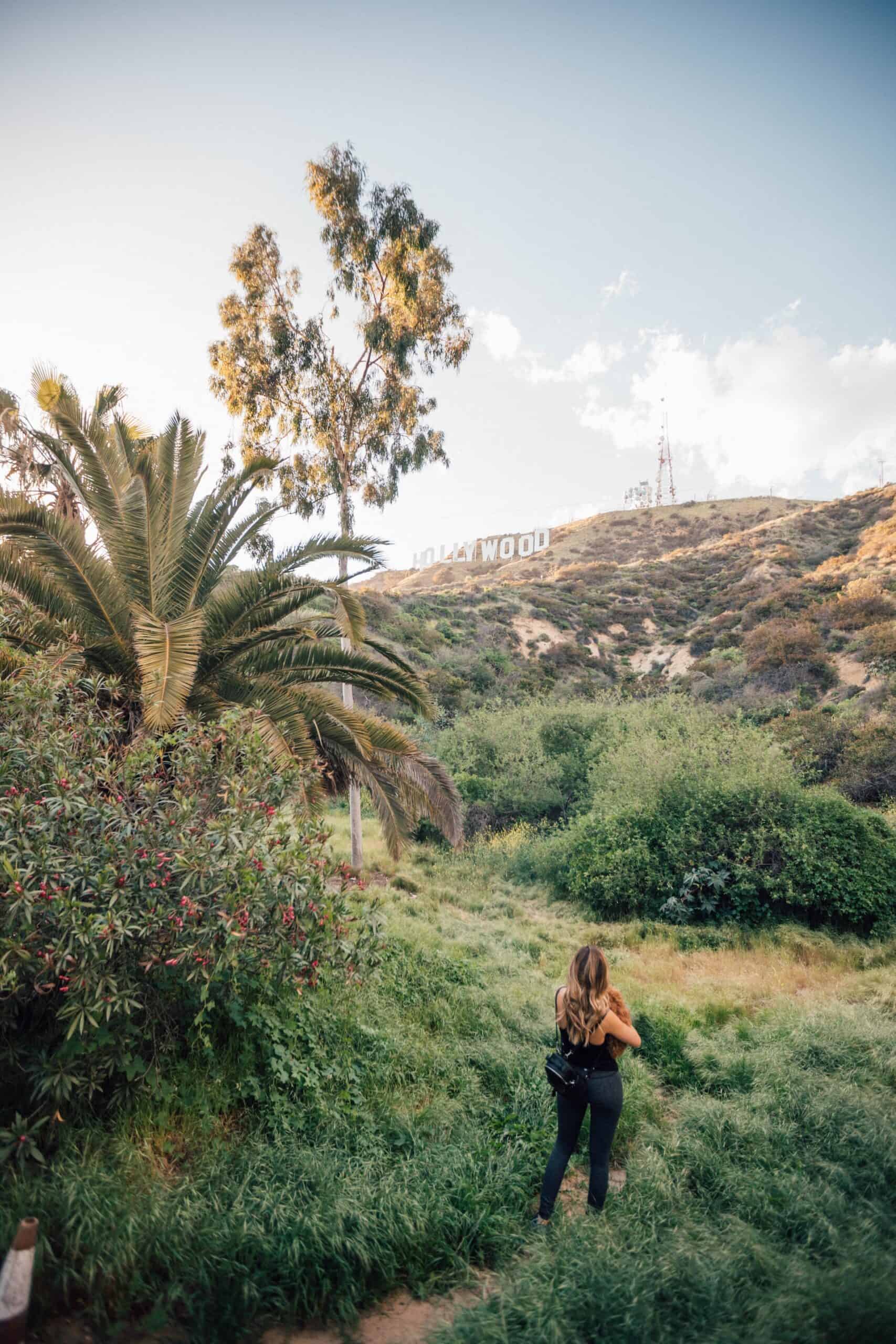 Woman hiking to the Hollywood sign (photo: Roberto Nickson)