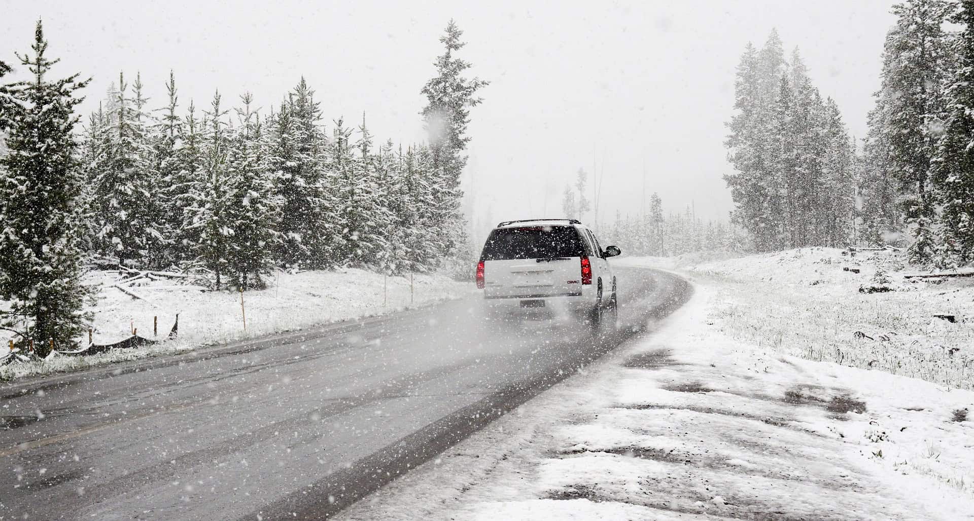 Driving in snow in Utah (photo: Pexels)