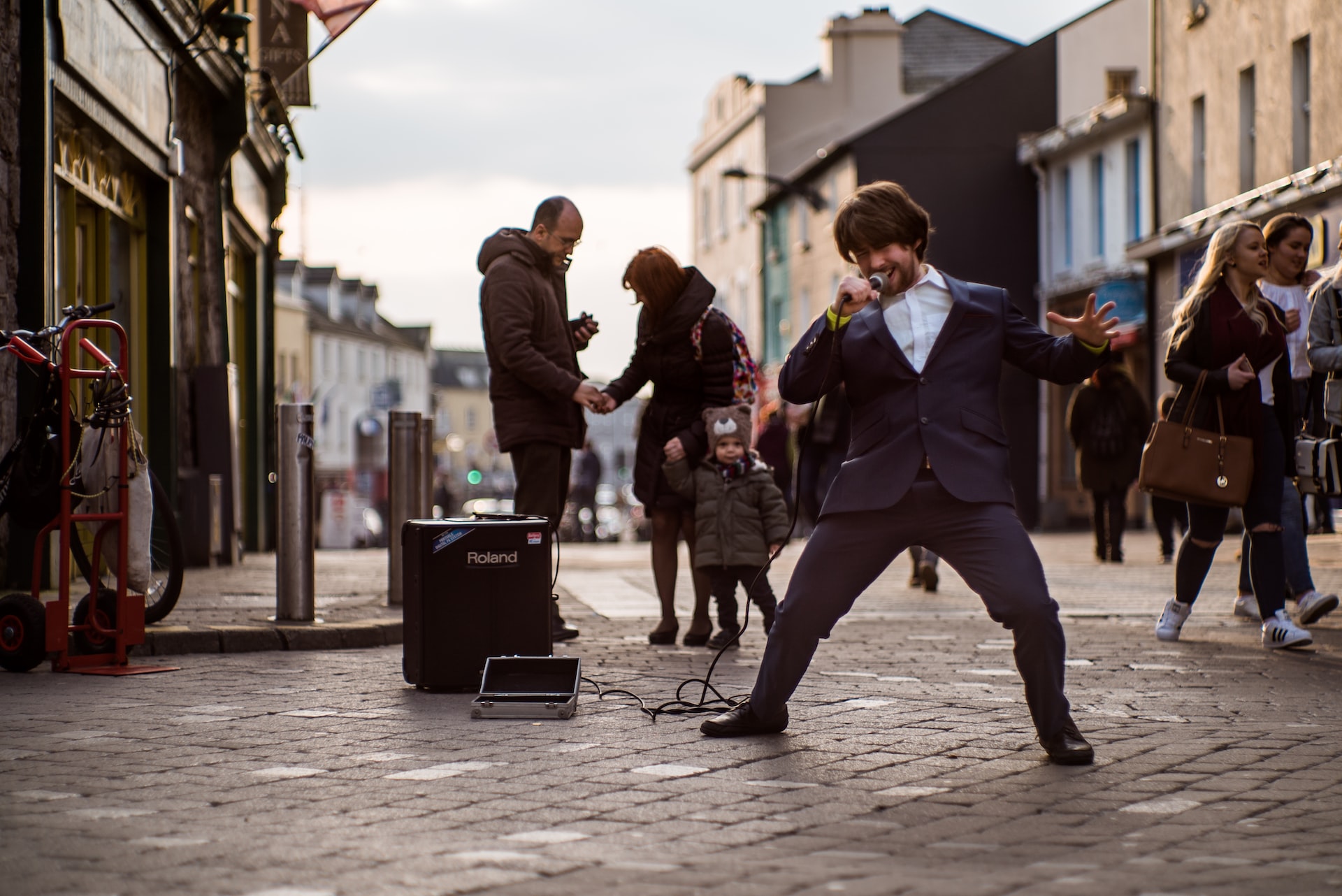 A street performer in Galway, one of the most exciting cities in Ireland (photo: Kelan Chad)