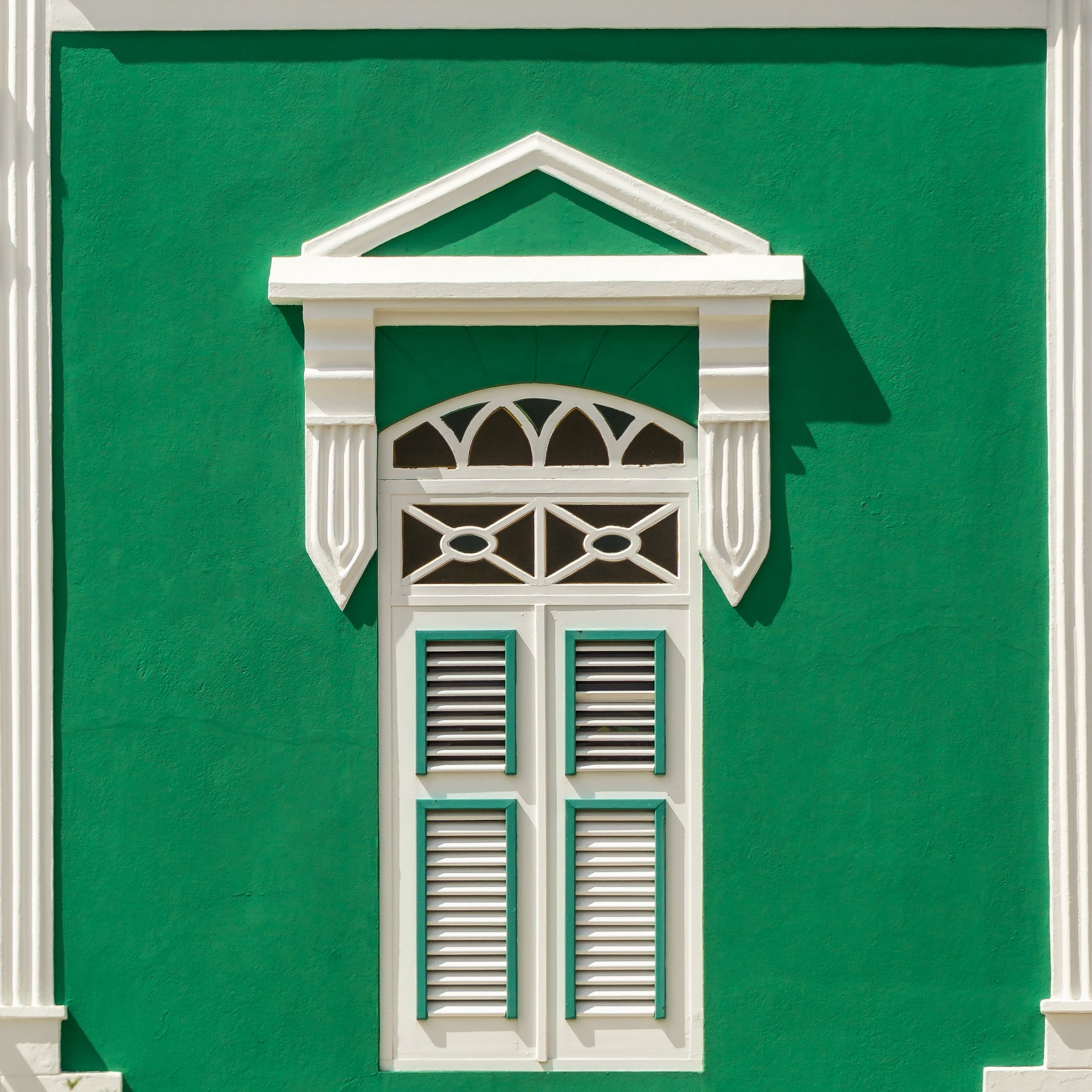 Window detail in Oranjestad (photo: Vlado Paunovic)