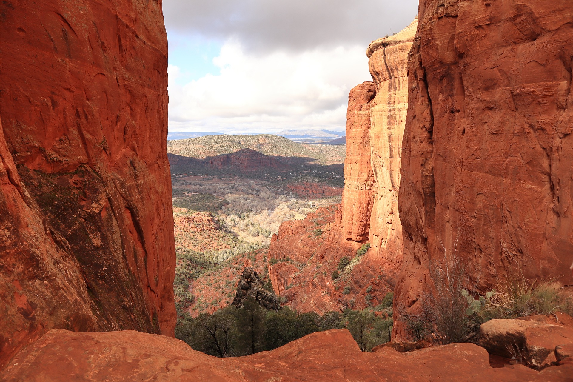 View west from the top of Cathedral Rock (photo by Nico)