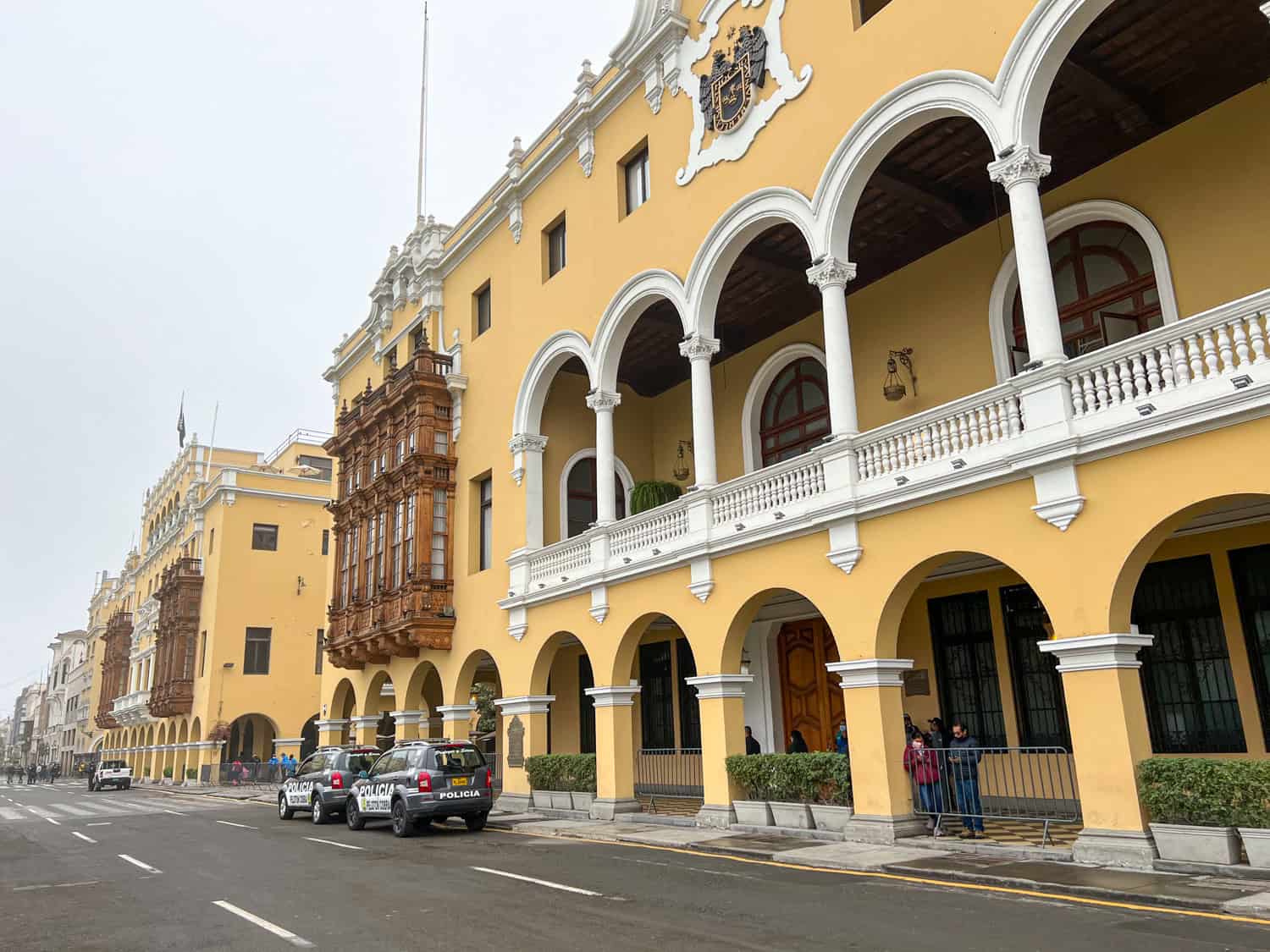 Streets around the Municipal Palace of Lima and Main Plaza closed due to government protests.