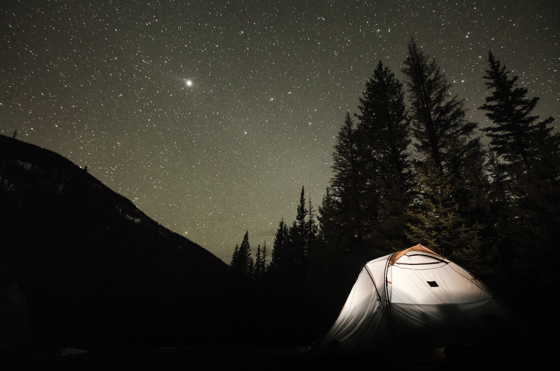 Jupiter shines bright above the Sangre de Cristo wilderness of Colorado (photo: Andrew Gloor)