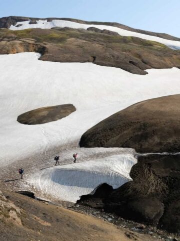 Hiking Laugavegur trail in Iceland (photo: Romain Verkindt).