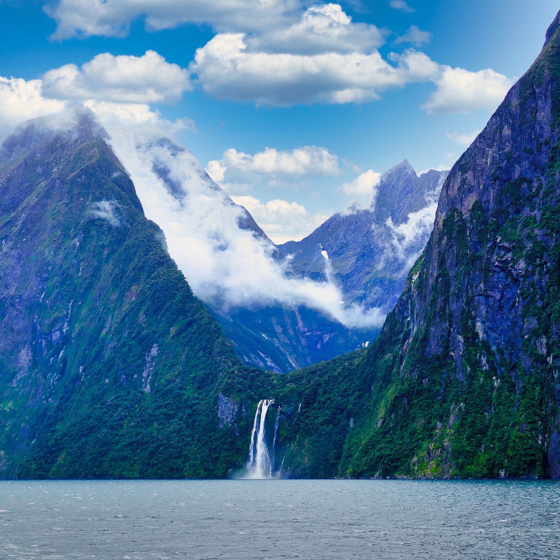 Waterfall in Millford Sound, NZ (photo: Evgeniy Alyoshin)