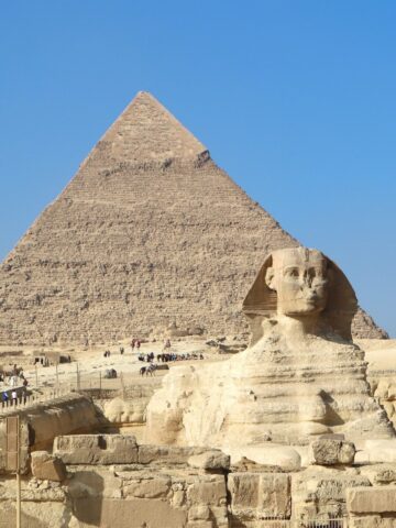 Sphinx and Great Pyramid in Giza (photo by Dilip Poddar, Unsplash).