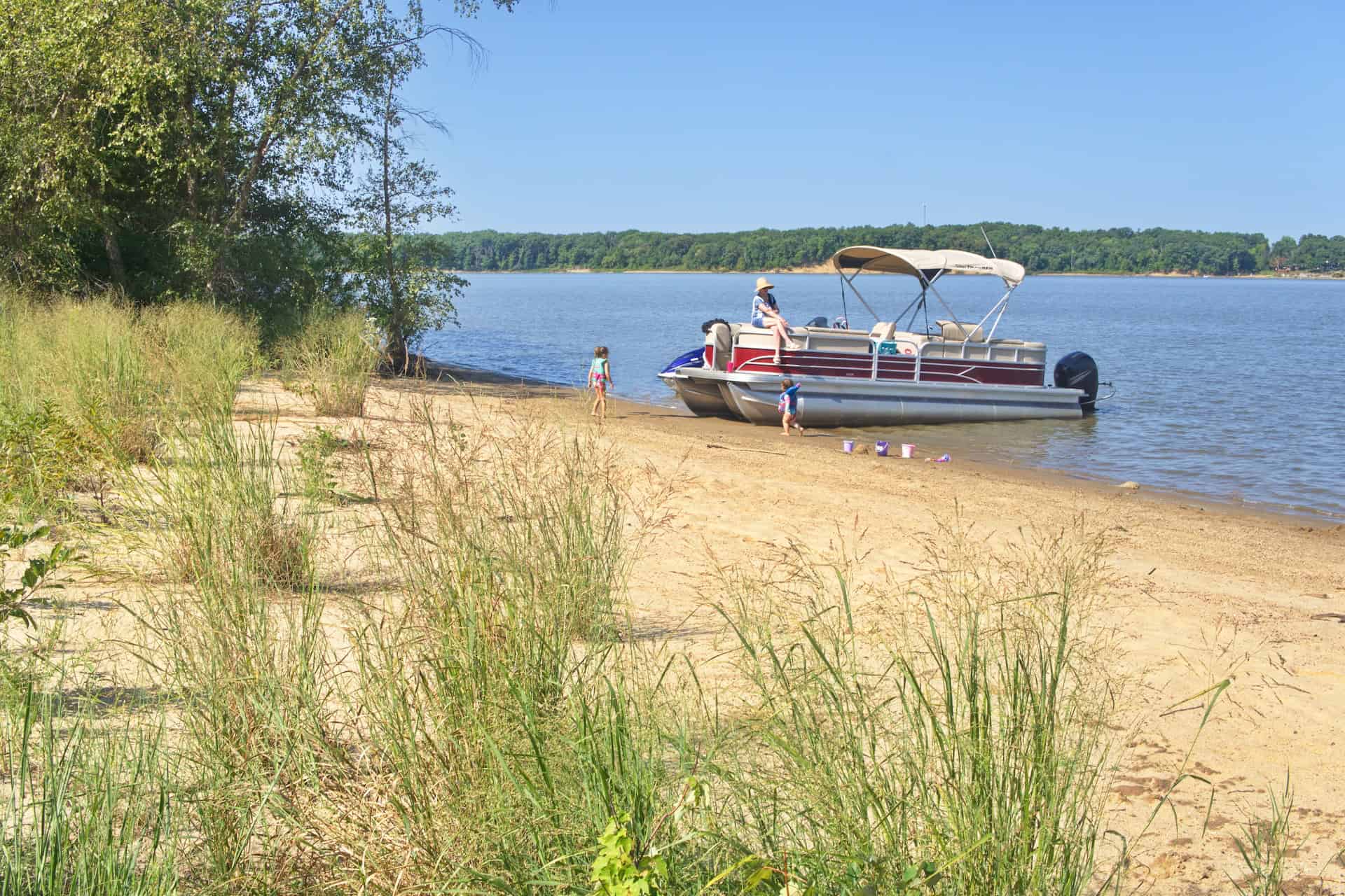 Pontoon boat (photo: Robert Linder)